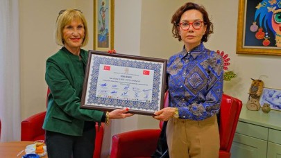 Duayen Gazeteci Yazarımız Leyla Emeç Tavşanoğlu'na "Vefa Ödülü Beratı"