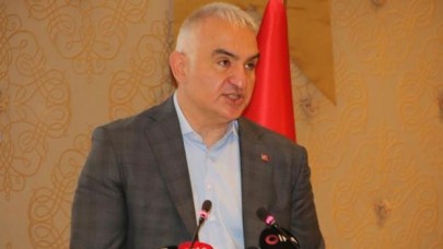 Bakan Ersoy: Tüm turizm çalışanları Mayıs sonuna kadar aşılanacak