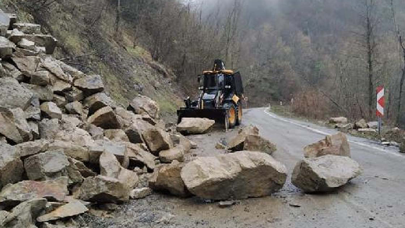 Bartın'da heyelan; Sürücülere dikkat uyarısı