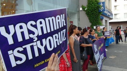 Boşanma aşamasında olduğu kadını sokak ortasında öldürdü