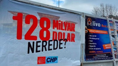 CHP'nin Fındıklı'da astığı "128 milyar dolar nerede?" başlıklı afişler polis tarafından 30 dakika sonra indirildi