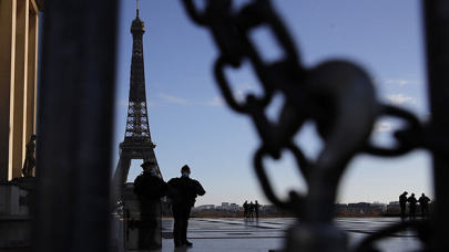 Fransa büyüme tahminini düşürdü