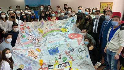 Gençler, apartman görevlilerinin yaşadıkları sorunlara dikkat çekmek amacıyla bir araya geldi