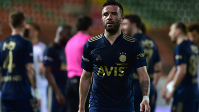 Gökhan Gönül, 8 yıl sonra kırmızı kart gördü