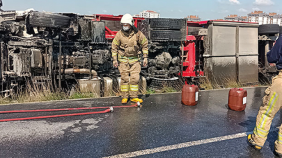 Hadımköy'de iki TIR kafa kafaya çarpıştı