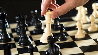 İş hayatı satranç tahtasına döndü! Masada iki seçenek var
