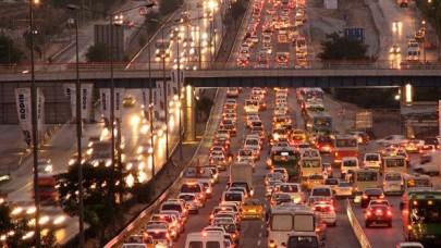 İstanbul'da kısıtlama öncesi trafik yoğunluğu yüzde 70'i aştı