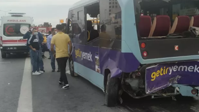 İstanbul'da minibüs otomobille çarpıştı! 1 ölü, 5 yaralı
