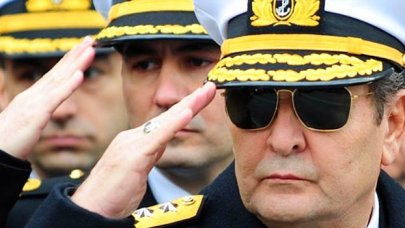 O Amiral lojmanı boşalttı, 95 yaşındaki annesinin yanına taşındı