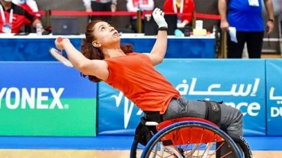 Milli sporcu Emine Seçkin'den Para Badminton Turnuvası'nda 2 madalya