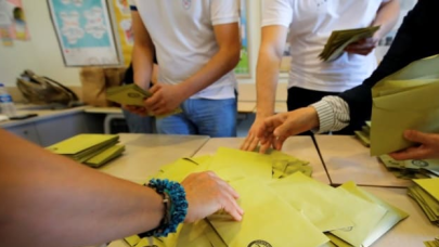 Oy kullanmak için "üç ay ikamet" şartı