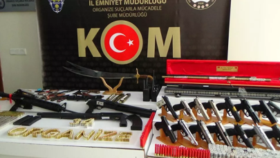 Sedat Peker operasyonunda ele geçirilen silahlar sergilendi