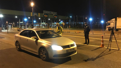 Seyahat kısıtlaması başladı, izinsiz çıkanlar polise yakalandı