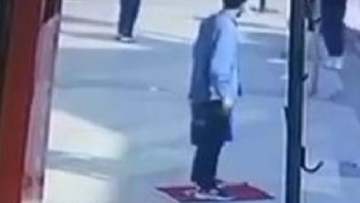 Türk bayrağının üzerine basan Suriyeli gözaltına alındı