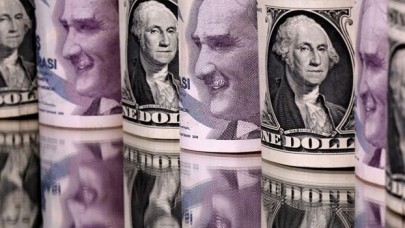 Vatandaş dolar satmayı sürdürdü, döviz hesapları 2.5 milyar dolar daha eridi