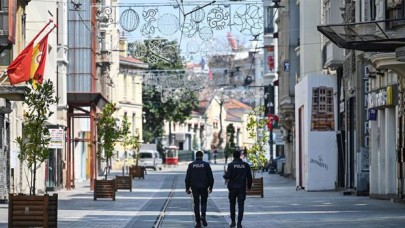 "Yapılması gereken 28 gün tam kapanma ve eş zamanlı olarak çok yoğun aşılama"