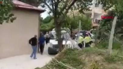 Annesinin boğazını kesti, kardeşini ve polisleri yaraladı