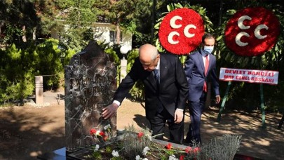 Bahçeli’den, Alparslan Türkeş'in kabrine ziyaret