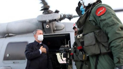 Bakan Akar Libya'daki Mehmetçik ile bir araya geldi