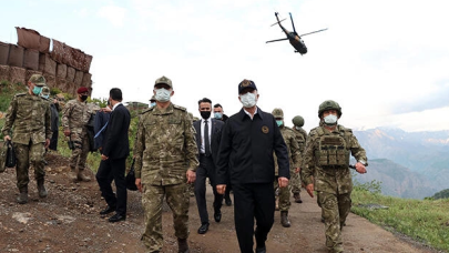 Bakan Akar ve komutanlar Kuzey Irak'ta