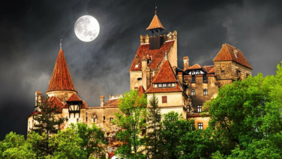 Drakula'nın şatosunda aşı olanlar "100 yıllık giriş hakkı kazanıyor"