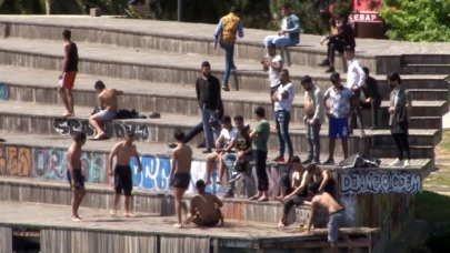 Karaköy’de deniz sefası!.. Gençler bıktı, yasaklara aldırmıyor artık