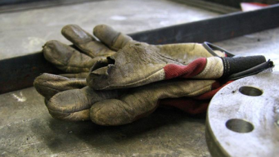 Makasın altında kalan işçi yaşamını yitirdi