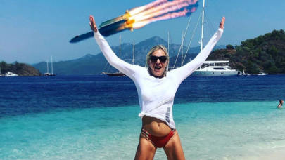 Maldivler'e tatile gitti, Çin roketi tepelerine düştü!