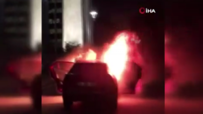 Protesto amacıyla İsrail Konsolosluğu önünde kendi arabalarını ateşe verdiler