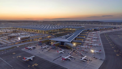 'Türkiye'nin en uzun grafitisi': İstanbul Havalimanı yolu rengarenk boyandı