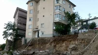 Ankara'da bir binanın temeli kaydı, dört bina tahliye edildi