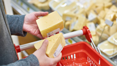 Bazı kaşar peynirlerinde neden gaz kokusuna benzer bir koku var?