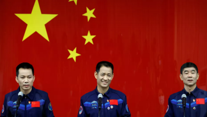 Çin, uzay istasyonuna ilk insanlı seferini başlatıyor