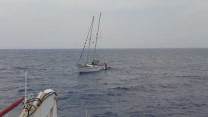 Marmaris açıklarında lastik bottaki 10 düzensiz göçmen kurtarıldı