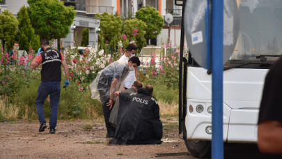 Park için manevra yapan otobüsün altında kalan 90 yaşındaki adam öldü