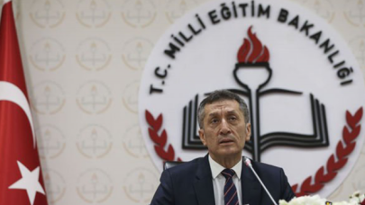 Üst üste hatalar! Milli Eğitim 'de' bağlacını, Bakan Selçuk 'da' ekini yanlış yazdı