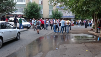 Diyarbakır'da sokak ortasında saldırı: Kurşun yağdırdılar