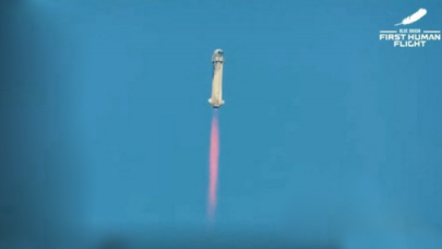 Dünyanın en zengin insanı Jeff Bezos uzaya çıktı