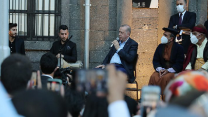 Erdoğan Diyarbakır'da türkü söyledi