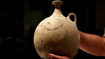 Gaziantep'te üzerinde "gülücük" olan 3700 yıllık matara bulundu