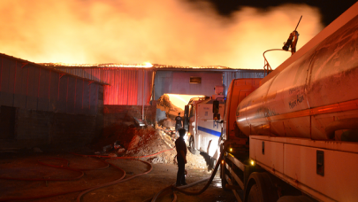 Kahramanmaraş'ta geri dönüşüm tesisinde yangın