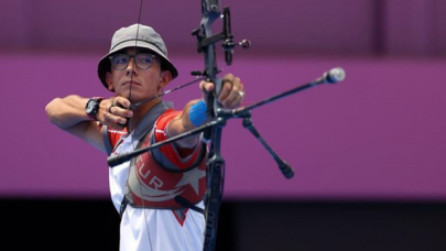 Mete Gazoz’un tarihi başarısı İzmir Marşı ile kutlandı