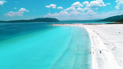Salda Gölü'nde ziyaretçi yoğunluğu