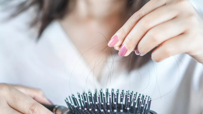 Uzmanı uyardı: Günde 100 telin üzerinde saç dökülmelerinde önlem şart