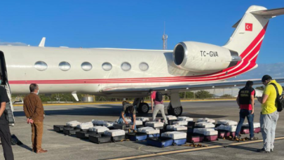 1.3 ton kokain çıkan o uçak, Türkiye tarihine geçen hangi iki seferi yapmıştı?