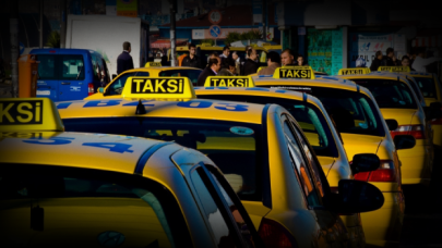 İBB Sözcüsü Ongun'dan şarkıcı Reyhan Karaca'ya "Kaliteli bir taksi sistemi bu ay sonu gerçekleşecek"