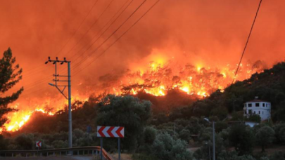 İki yangın birleşti! Çökertme boşaltılıyor
