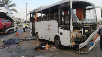Manavgat’ta havaalanına yolcu taşıyan tur otobüsü kaza yaptı