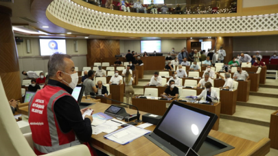 Muhittin Böcek: Yangının dört yerde aynı anda çıkması düşündürücü