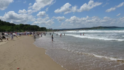 Şile sahillerinde yoğun dalga ve akıntı nedeniyle denize girmek yasaklandı